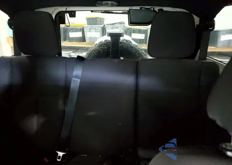 2015 Jeep Wrangler Unlimited Sport z USA, uszkodzony, nr VIN 1C4BJWDG0FL555103